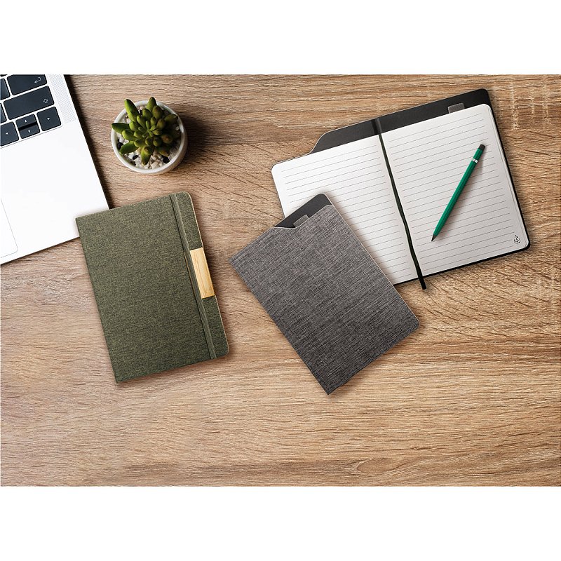 Caderno A5 em tecido poliéster 100% reciclado (100% rPET) com folhas pautadas