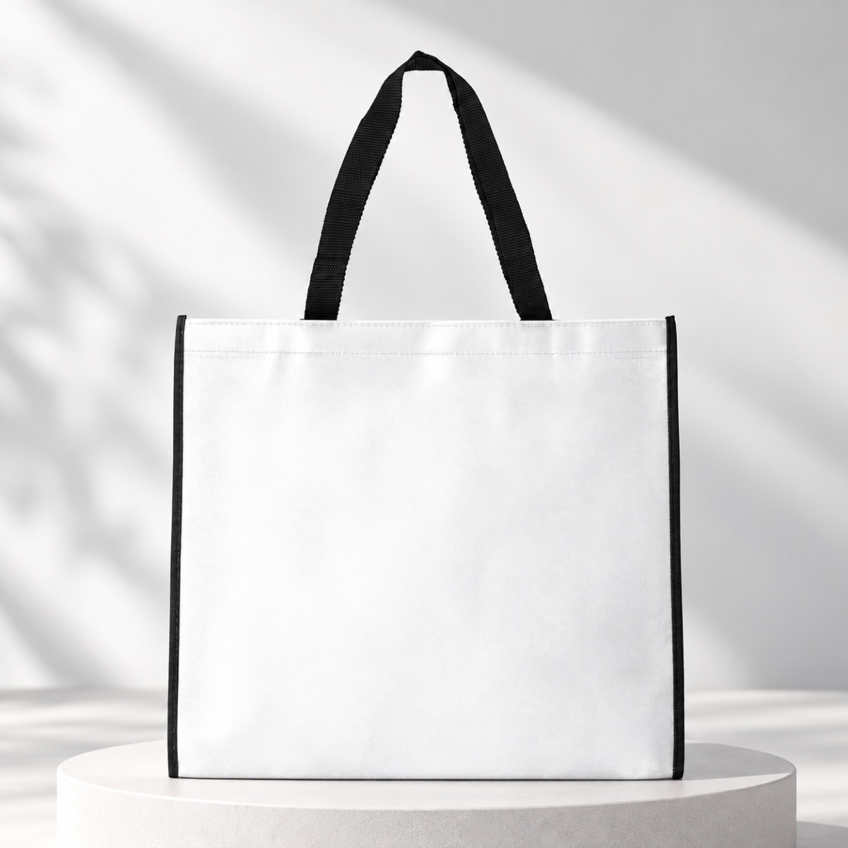 Sacola em TNT Laminado 120g/m² (38,5x42cm)