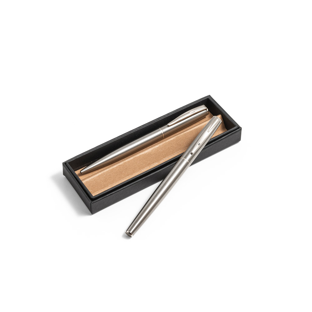 Conjunto de caneta roller e esferográfica com corpo em aço inox 53% reciclado com escrita em preto