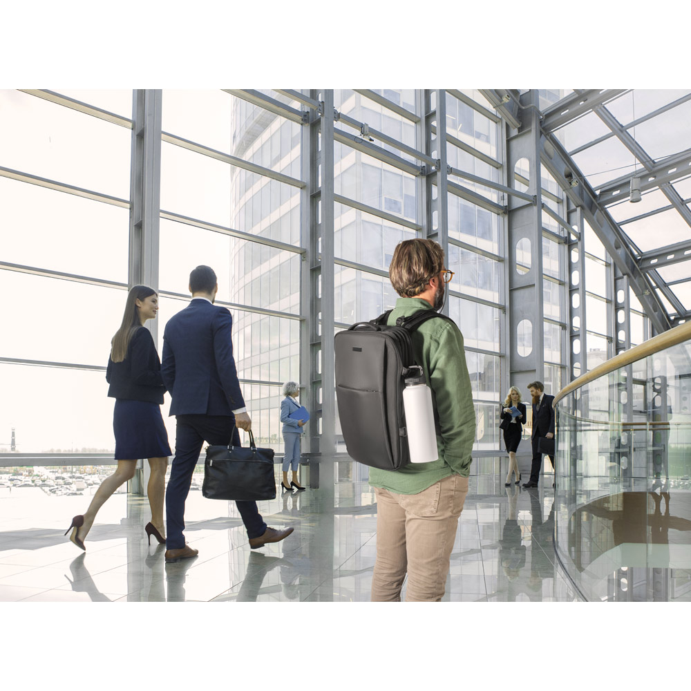 Mochila de viagem em poliéster reciclado 600D de alta densidade, com bolso para notebook 17'3" e placa para gravação 29 L