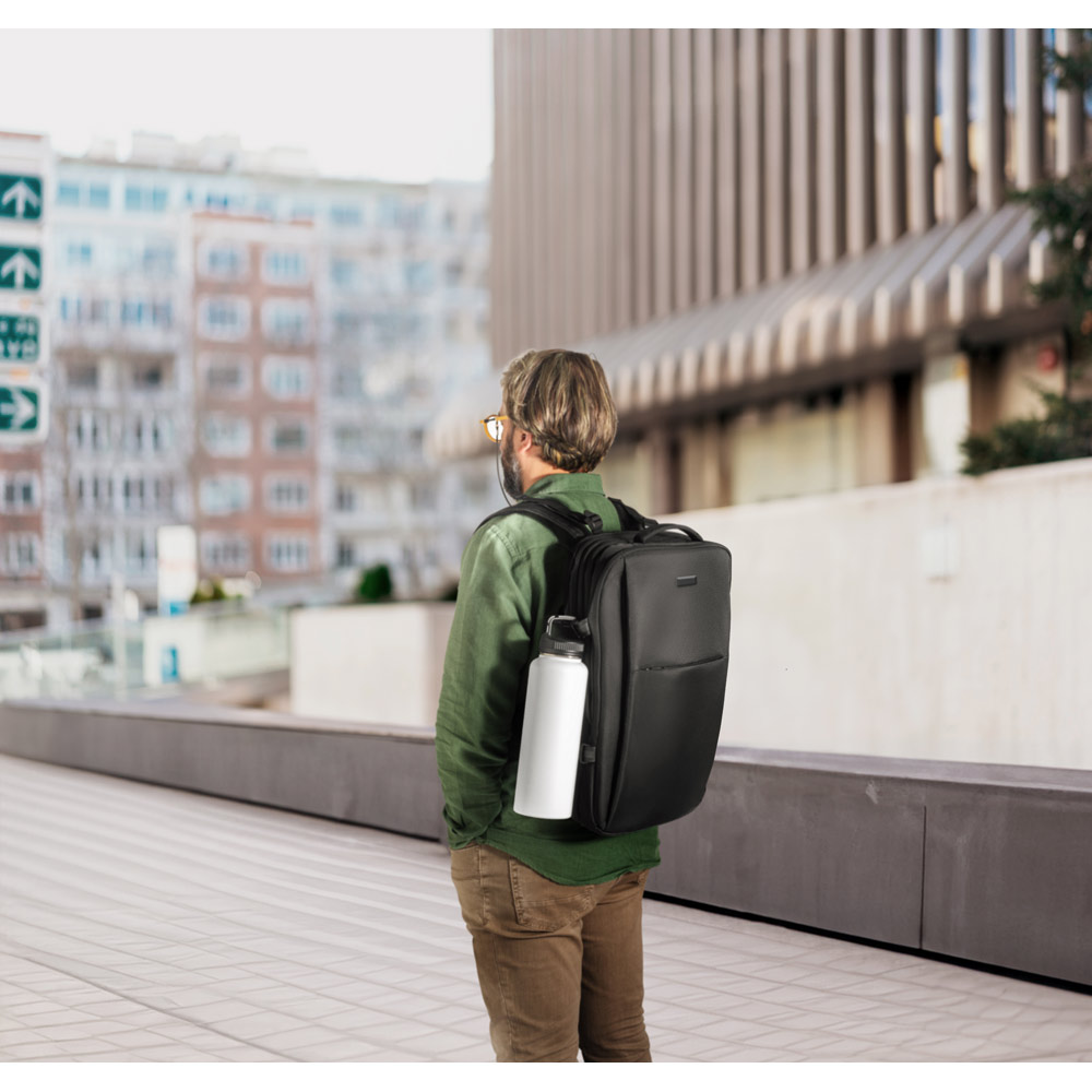 Mochila de viagem em poliéster reciclado 600D de alta densidade, com bolso para notebook 17'3" e placa para gravação 29 L