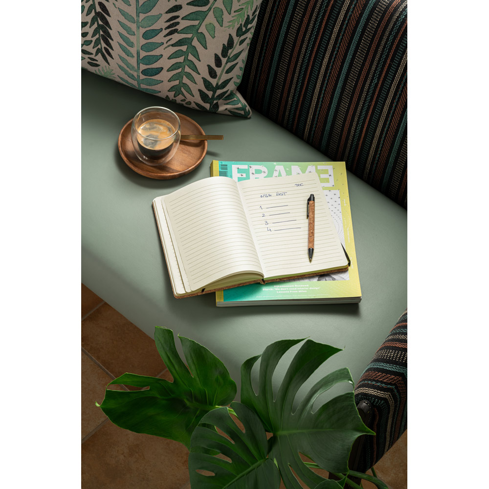 Conjunto de bloco de notas e esferográfica em cortiça