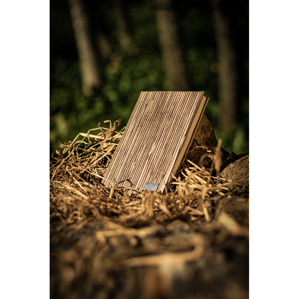 Caderno A5 de capa dura em palha natural com 192 páginas pautadas recicladas