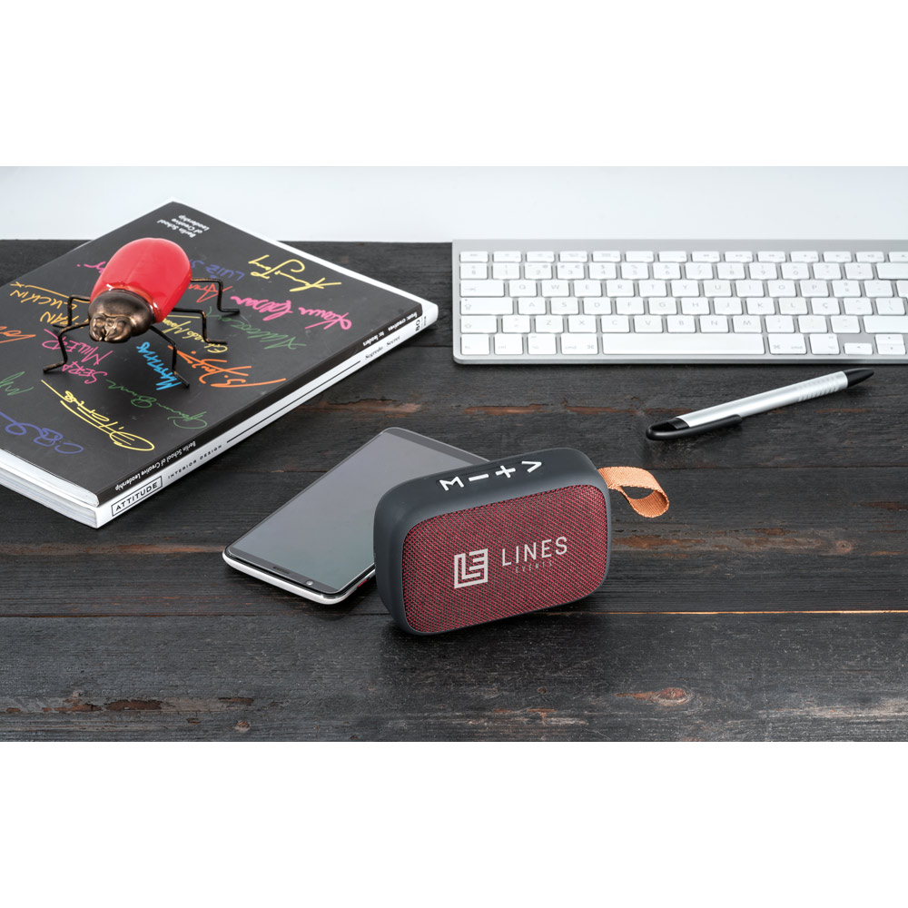 Caixa de som em ABS e tecido em poliéster com microfone e autonomia de 2h