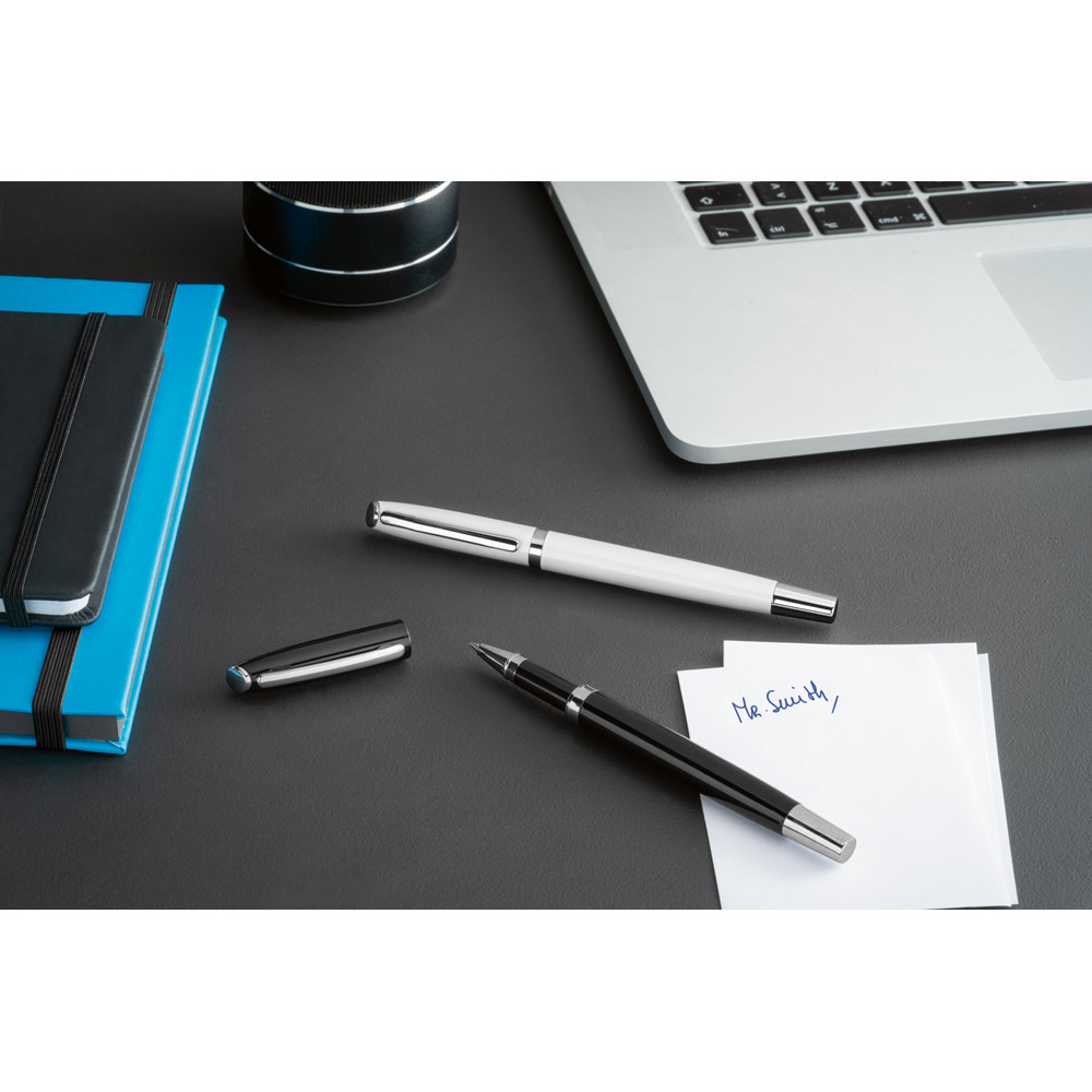 Caneta Roller em alumínio com escrita em azul