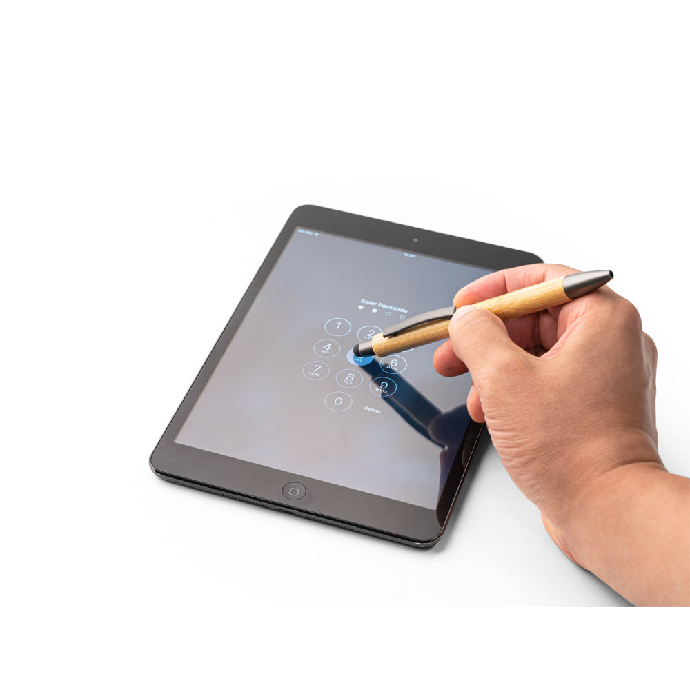 Caneta Esferográfica em bambu com acabamento em mate e escrita em preto