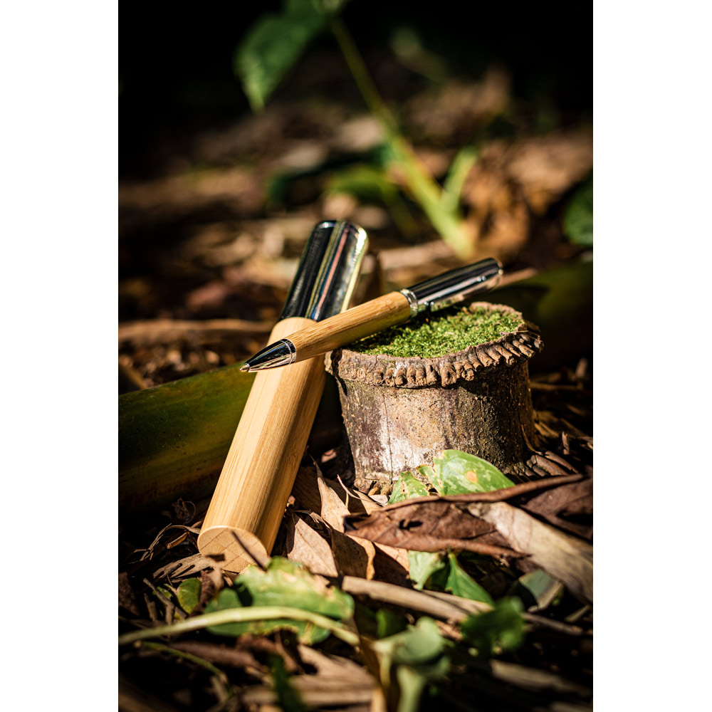 Caneta Esferográfica em bambu e metal com estojo em ABS e escrita em preto