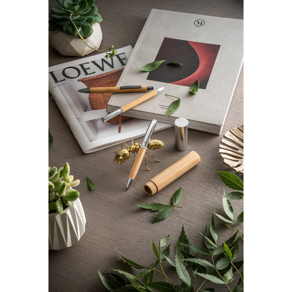 Caneta Esferográfica em bambu e metal com estojo em ABS e escrita em preto