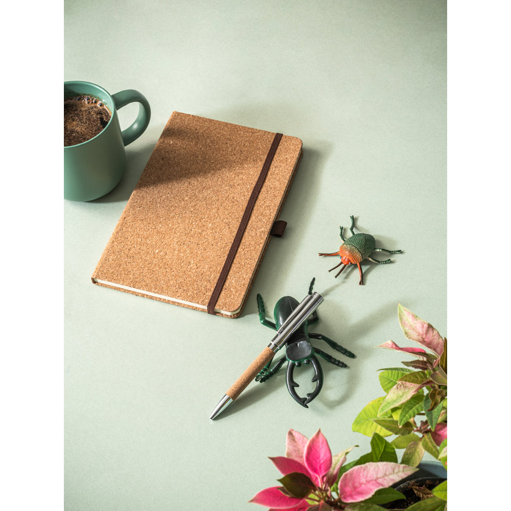 Caneta Esferográfica em cortiça e metal com escrita em azul