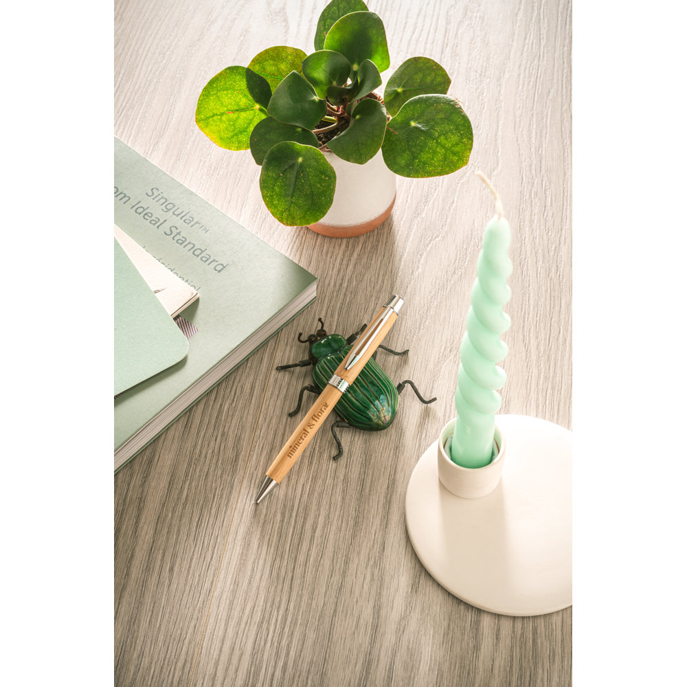 Caneta Esferográfica em bambu com escrita em azul