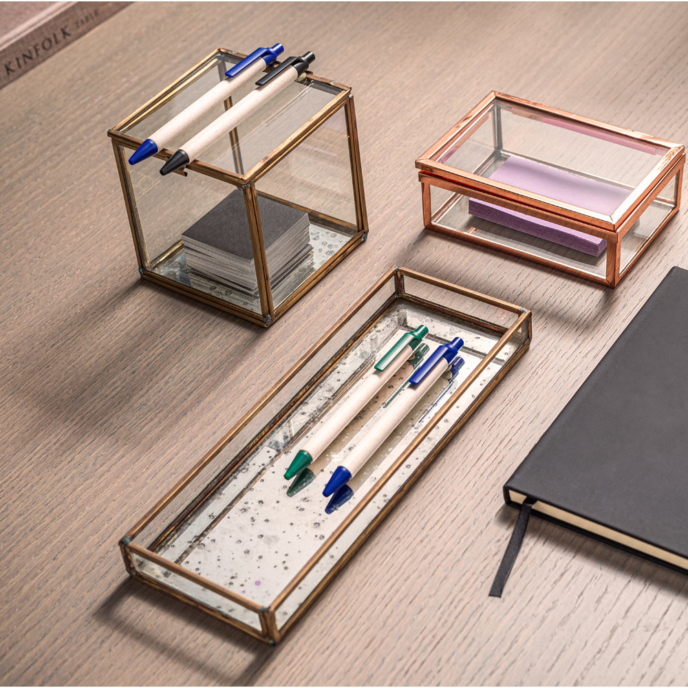 Caneta Esferográfica produzida através de pacotes de leite reciclado com escrita em azul