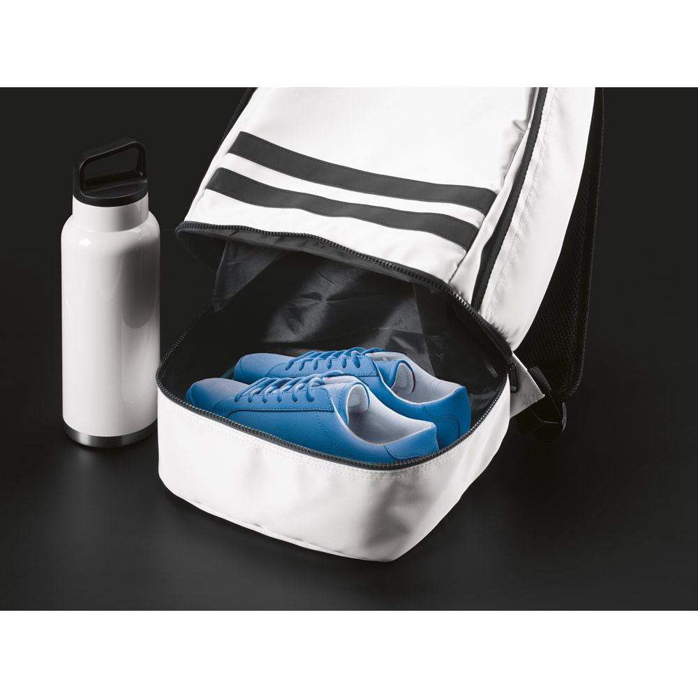 Mochila em poliéster reciclado 290T e sarja com compartimento para sapatos 25 L