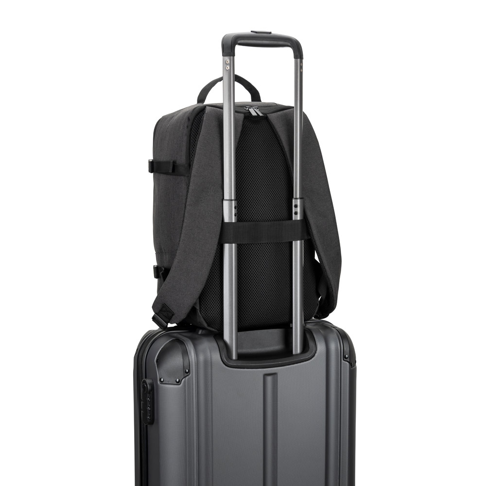 Mochila desenvolvida para cumprir as dimensões exigidas pelas companhias aéreas em poliéster reciclado 600D de alta densidade com acabamento repelente à água 20 L