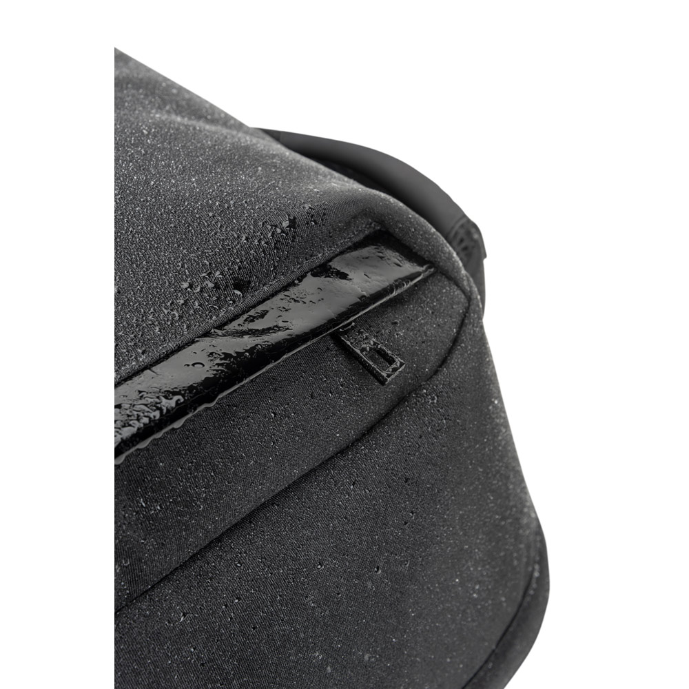 Mochila antirroubo, em poliéster reciclado 600D twill, resistente à água, e bolso para notebook 17'3" 20 L