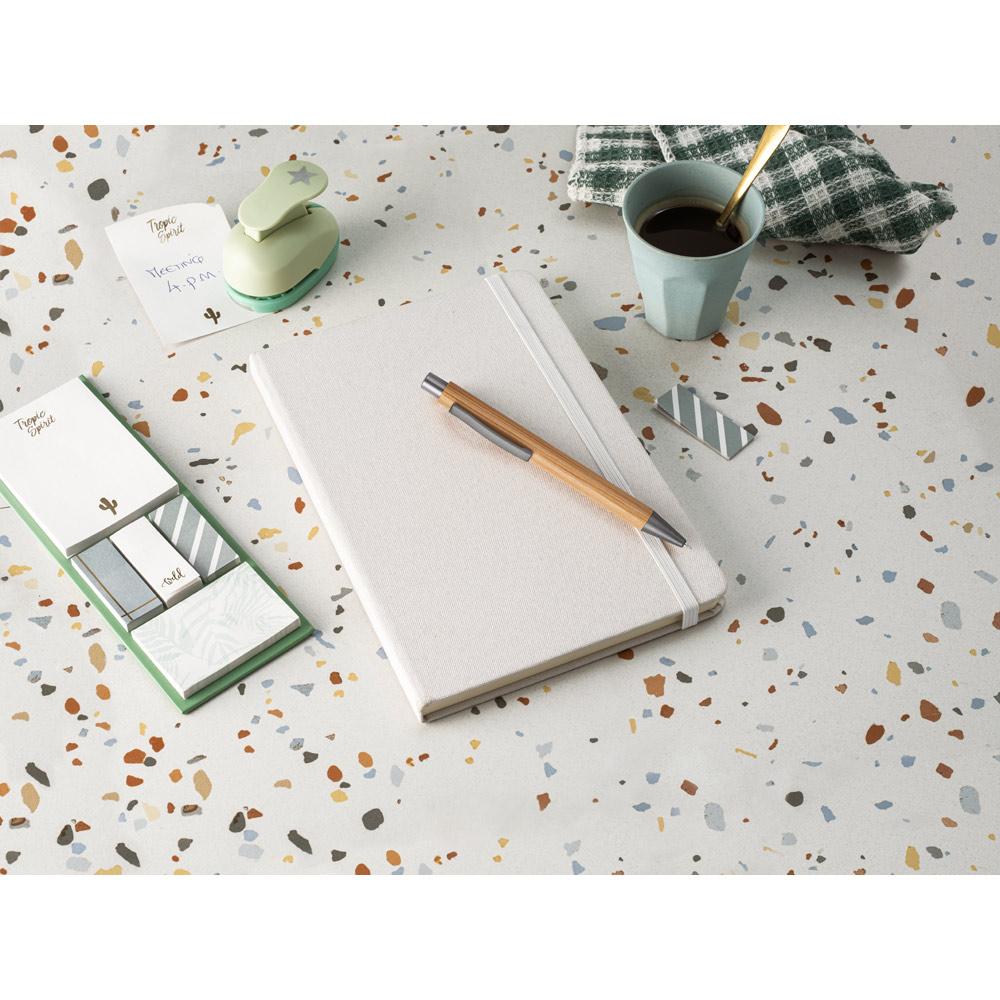 Caderno A5 de capa dura em poliéster 100% reciclado, com tratamento antibacteriano e páginas pautadas