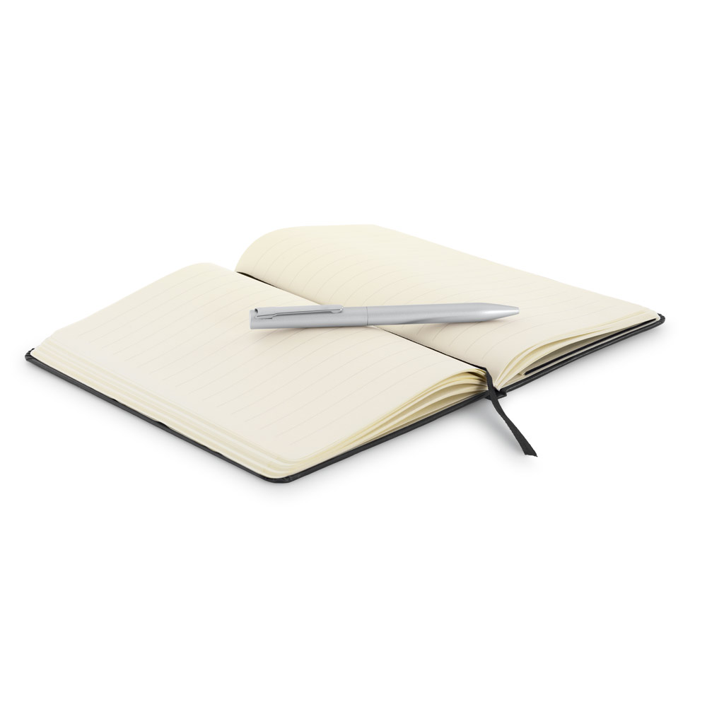 Kit de caderno e esferográfica. Caderno com 160 páginas pautadas e esferográfica com escrita em azul