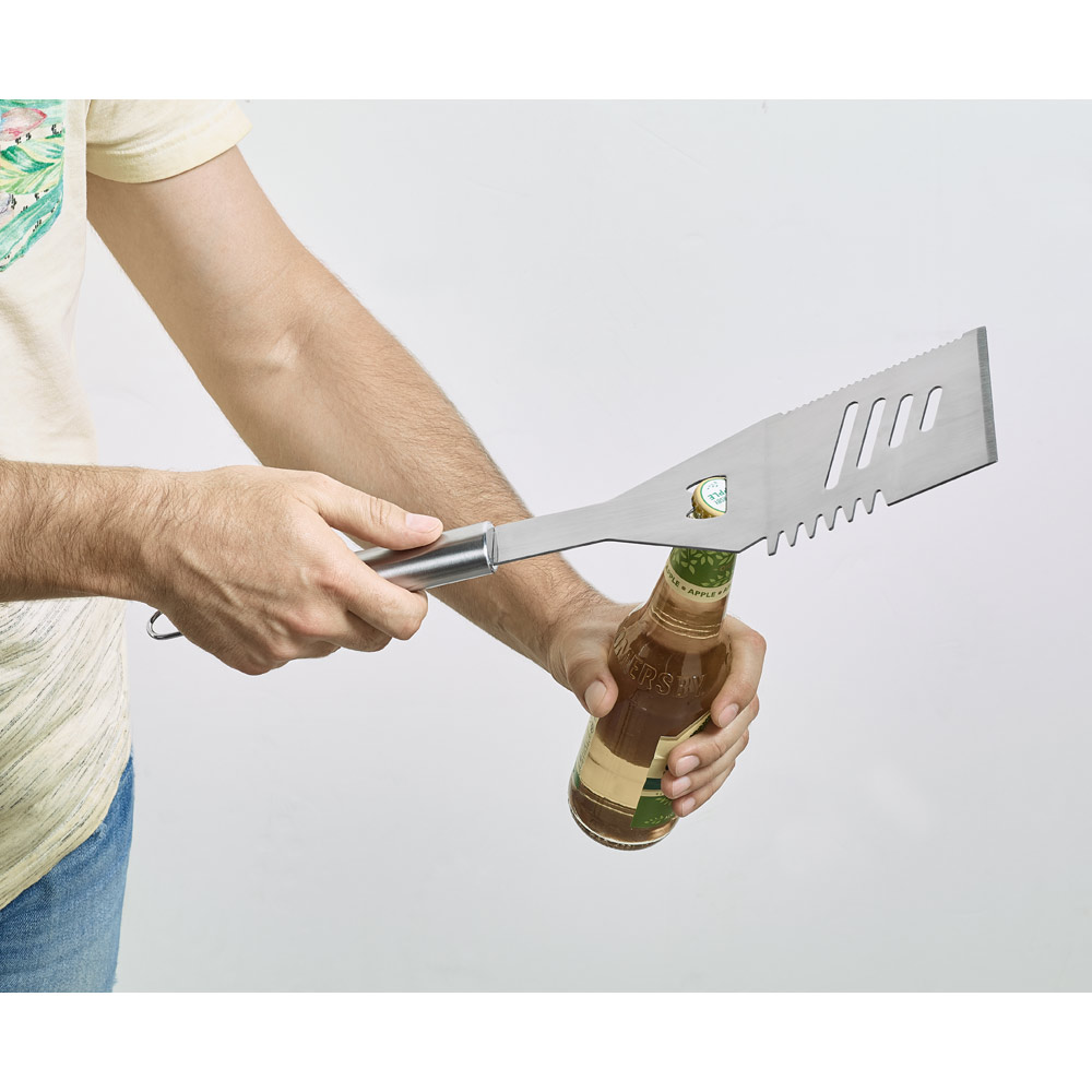Kit churrasco em estojo de alumínio com luva de cozinha em poliéster e 6 utensílios em aço inox
