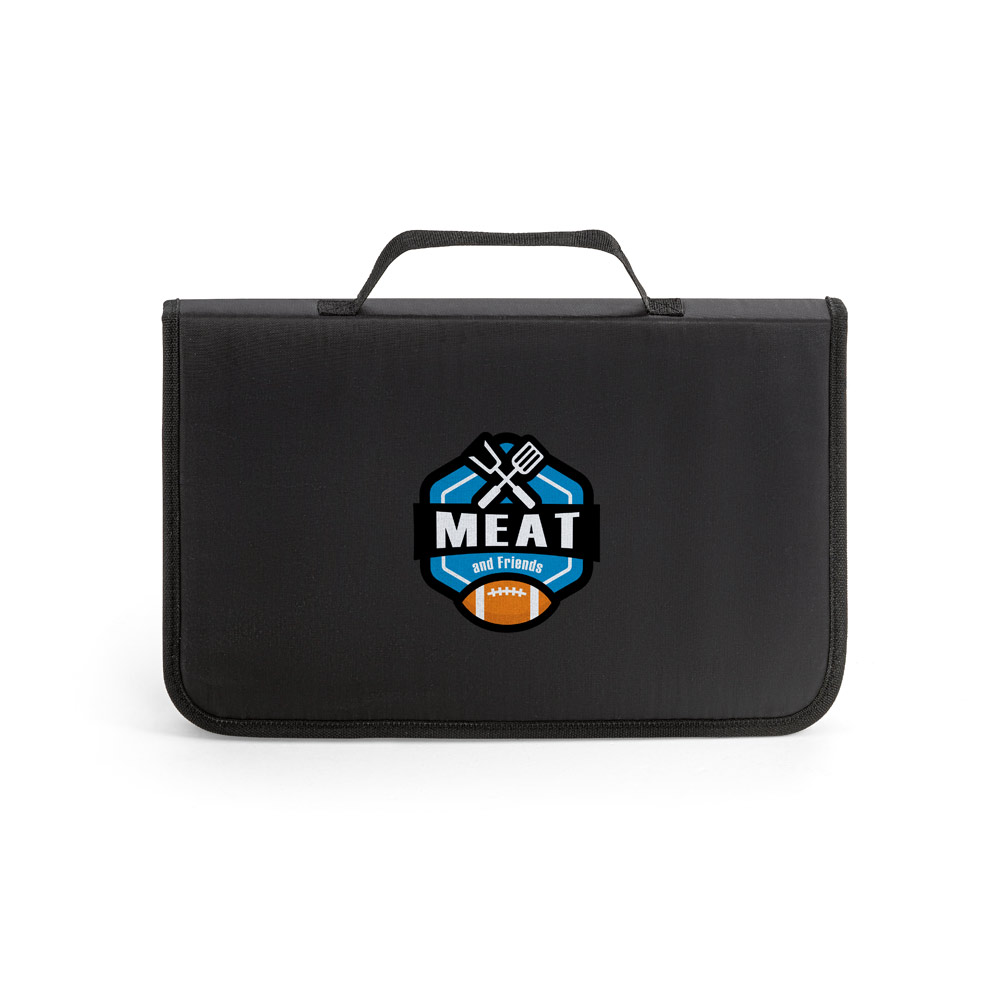 Kit churrasco em estojo de nylon 210D com tábua em PP e 5 utensílios em aço inox e PP