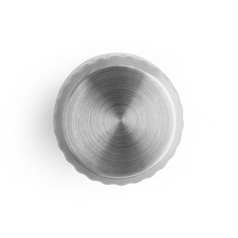 Garrafa em aço inox de parede dupla térmica, isolada a vácuo, com tampa em aço inox e base em cortiça 560 mL