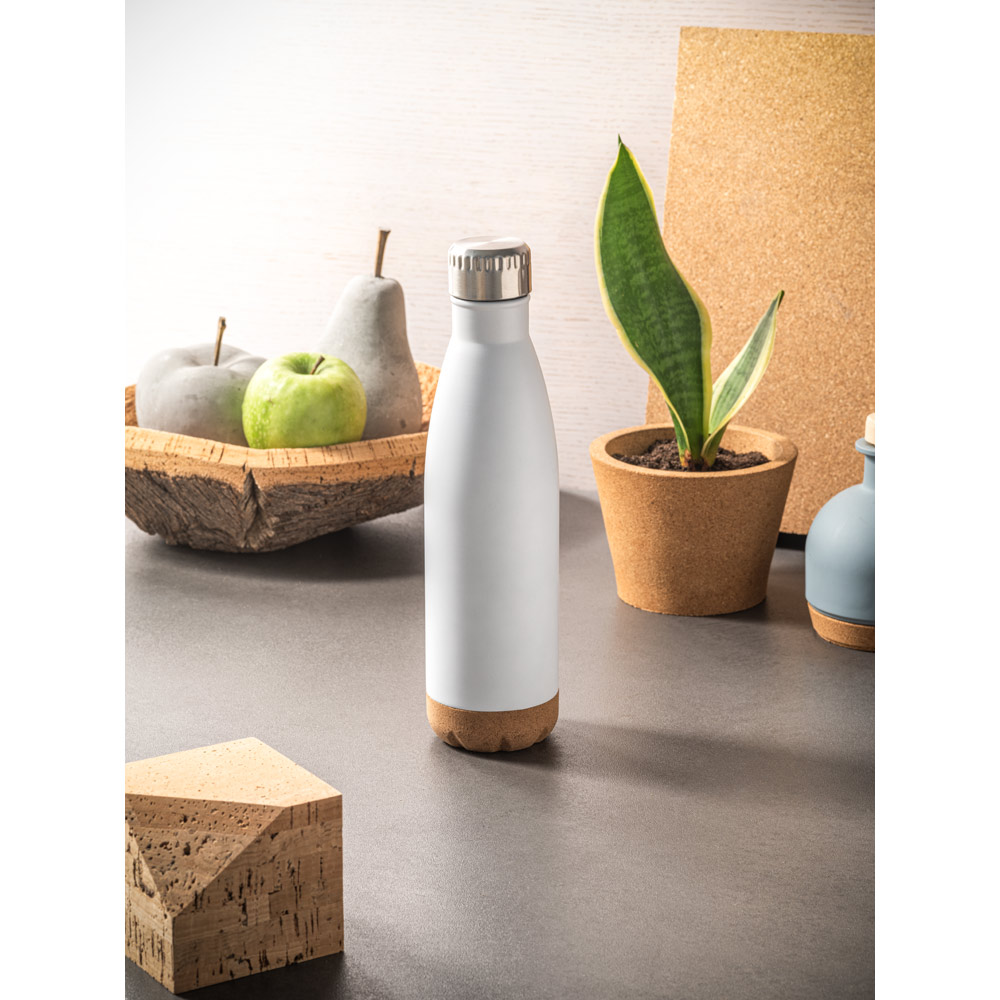 Garrafa em aço inox de parede dupla térmica, isolada a vácuo, com tampa em aço inox e base em cortiça 560 mL