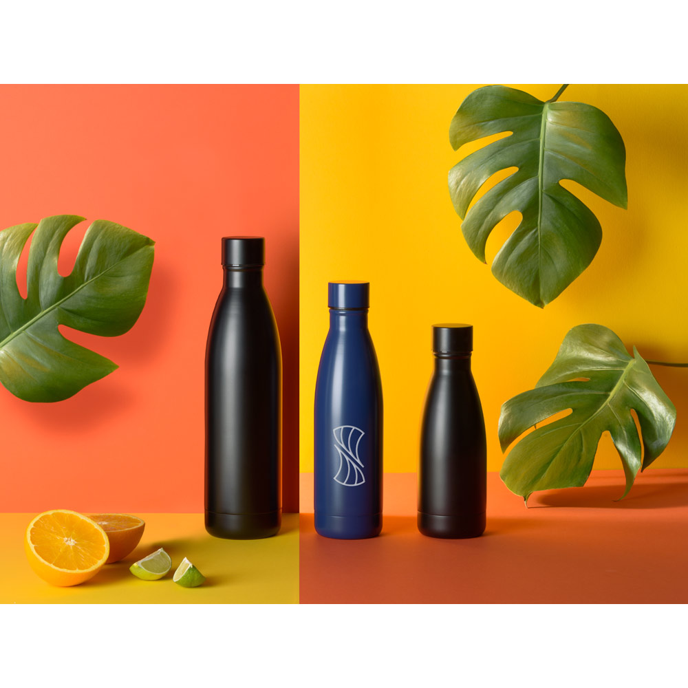 Garrafa térmica em aço inox 90% reciclado com parede dupla, isolada a vácuo e acabamento em mate 520 mL