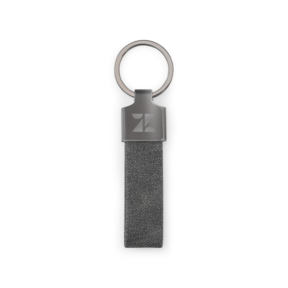 Conjunto composto por um porta-cartões e chaveiro, ambos em metal e poliéster reciclado (30% rPET)