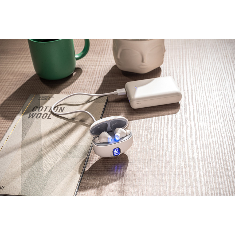 Fones de ouvido wireless em ABS 100% reciclado e autonomia de 4h