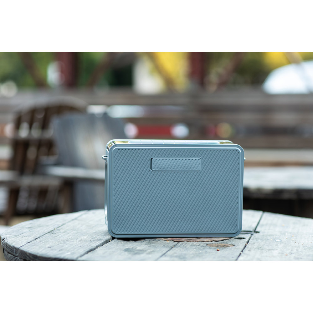 Caixa de som com microfone e autonomia de 7h (5'200 mAh), em ABS 100% reciclado