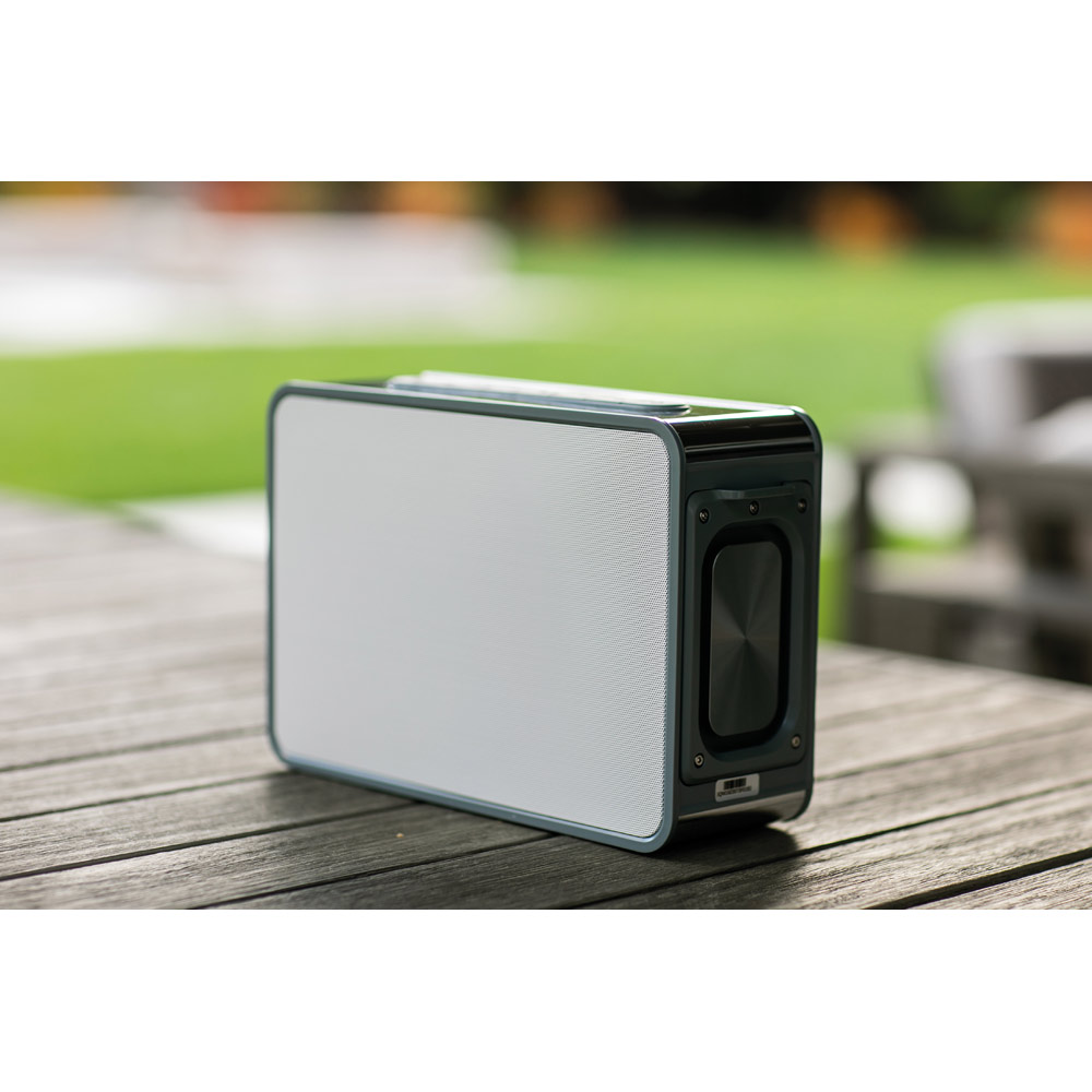 Caixa de som com microfone e autonomia de 7h (5'200 mAh), em ABS 100% reciclado